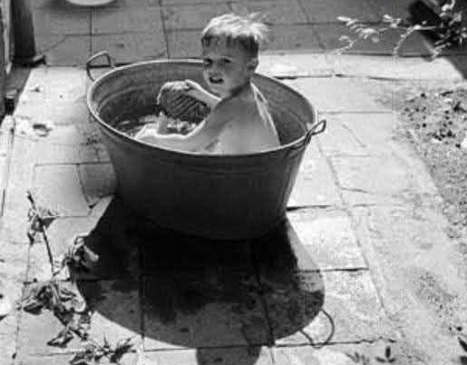 ¿ Quién no se Bañó en el Fuentón ?