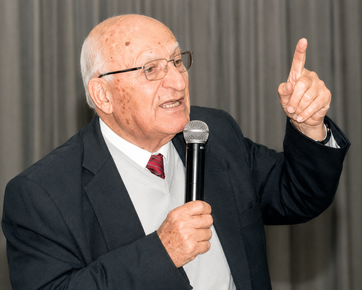 Dr.  Juan Minoian